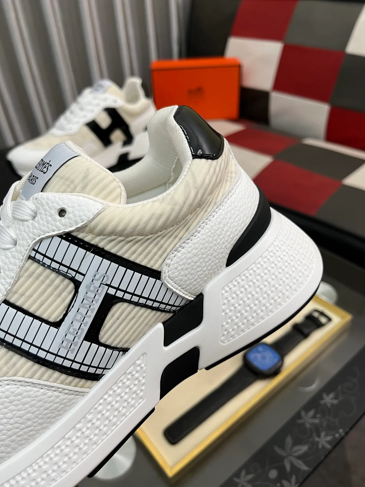 Men's shoes 💰540⌚️⌚️ HERMES/Hermès men's rest sneakers! -High-end quality original casual sports shoes -Upper: high nappa calfskin, forging technology, knitted fabric, shoe brand webbing, injection molded brand logo -Inner: foot pad; water-dyed cowhide -Outsole: ultra-light TPU·rubber; two-color molded outsole -Ultra-high quality control·fine workmanship: highlighted (high-end·luxury·grade) Size: 38-443️⃣Colors available